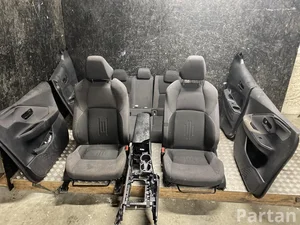 Toyota C-HR II (AX20) 2024 Fotele, Kanapa, Komplet Panel drzwi Podłokietnik 