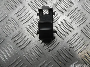 Toyota 829-2E64 / 8292E64 YARIS (_P13_) 2016 Bouton de lève-vitre