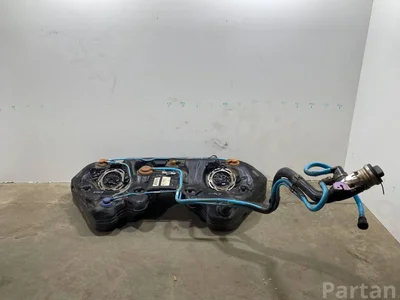 Mercedes-Benz A2184700501 CLS (C218) 2014 Zbiornik paliwa - Obraz 1