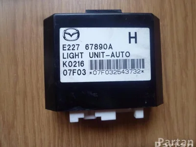 Mazda E22767890A CX-7 (ER) 2007 Módulo de luces ECU - Imagen 1