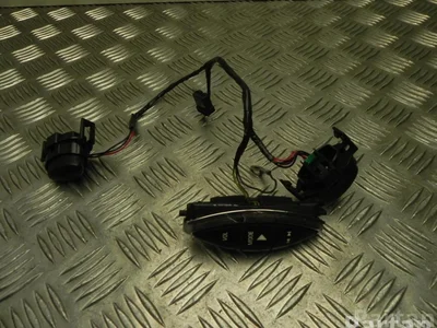 Rover YUN100231 75 (RJ) 2000 Bouton multifonction pour volant - Image 1