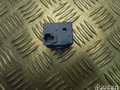 Toyota 86652-50010 / 8665250010 COROLLA Saloon (_E18_, ZRE17_) 2018 Relais - Image 1