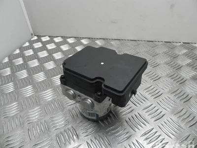 Hyundai 58920-A6240, 58900-A6740 / 58920A6240, 58900A6740 i30 (GD) 2016 Unité de commande hydraulique ABS - Image 1