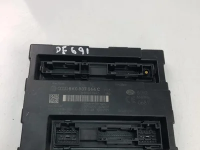 Audi 8K0907064C A4 (8K2, B8) 2013 Unité de commande centrale pour système de confort - Image 1