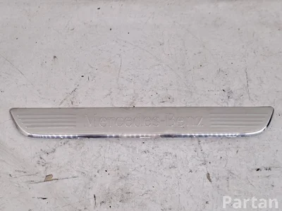 Mercedes-Benz A2576802701, A2056804209, A2056800035, A2576802101 C-CLASS (W205) 2015 Einstiegsleiste vorne - Bild 1