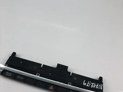 Audi 8V0925301NA A3 (8V1, 8VK) 2016 Éclairage d'urgence / interrupteur de danger - Image 1