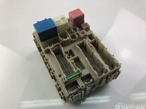 Toyota 82730-0F051-C / 827300F051C AVENSIS VERSO (_M2_) 2003 Caja de fusibles