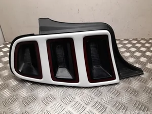 Ford USA DR33-13B505-AH / DR3313B505AH MUSTANG Coupe 2014 Feu arrière