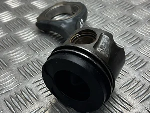 Mercedes-Benz A6420305220, A6420300518,  A6420301100, A6420301000 / A6420305220, A6420300518, A6420301100, A6420301000 GLE kupė (C292) 2015 Stūmoklis