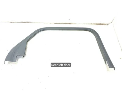 Bentley 36A867603 BENTAYGA 2017 Durų stiklo rėmo apdaila kairė galinis - Nuotrauka 1