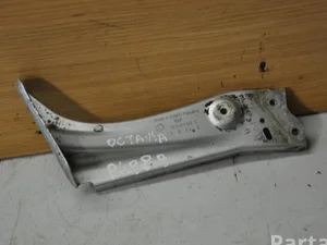 Škoda 5E0821142 OCTAVIA III Combi (5E5) 2015 Support d'aile