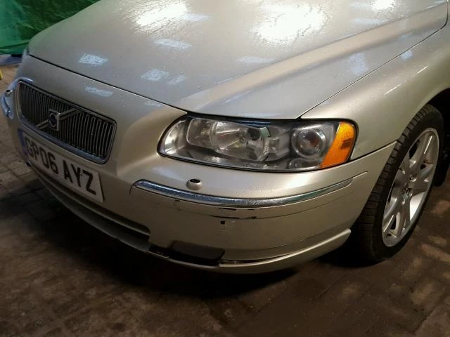 VOLVO V70 4X4 - Photo 7