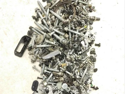 Maserati QUATTROPORTE VI 2014 Boulon complect - Image 1