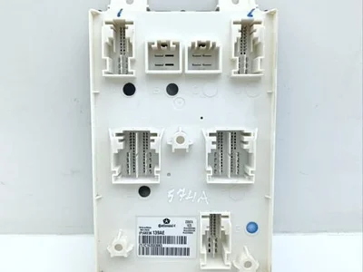 Jeep 68236139AE, P68236139AE GRAND CHEROKEE IV (WK, WK2) 2015 Sterownik podwozia BCM FEM SAM BSI - Obraz 1