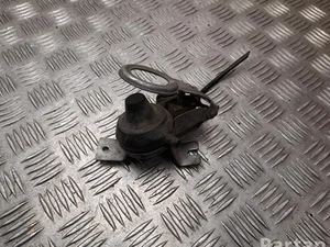 Mercedes-Benz 112 W110 200D 1965 Pompe lave-glace