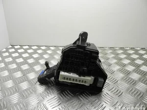 Toyota 82115-0DP50 / 821150DP50 YARIS (_P13_) 2016 Boîte à fusibles