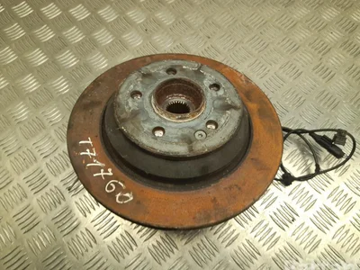 Mercedes-Benz A4473570106 VITO Box (W447) 2018 Logement de roulement de roue Right Rear - Image 1