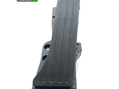 Mercedes-Benz A2233000400 EQE V295 2023 Akseleratoriaus pedalas - Nuotrauka 1