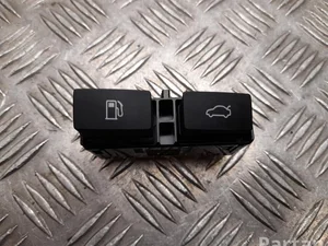 Lexus 15F477 ES VII XZ10 2019 Commutateur multiple