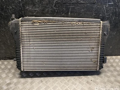 Škoda 1K0 121 251 EH, 1K0 145 803 CA / 1K0121251EH, 1K0145803CA YETI (5L) 2014 Radiateur Refroidisseur d'air comprimé intermédiaire Ventilateur de radiateur Condenseur - Image 1