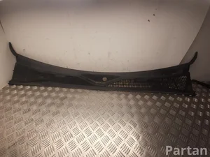 Volkswagen 2H1 819 403 B / 2H1819403B AMAROK Platform/Chassis (S1B) 2017 Garniture de capot d'essuie glace