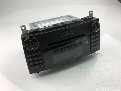 Mercedes-Benz B67823670 C-CLASS (W203) 2005 Radio / lecteur CD - Image 1