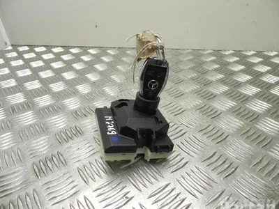 Mercedes-Benz A 205 900 34 19 / A2059003419 C-CLASS Coupe (C205) 2016 cylindre de serrure pour allumage - Image 1