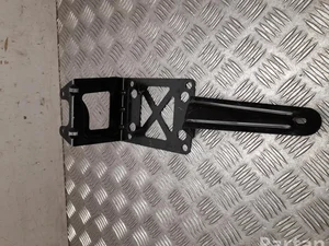 Mercedes-Benz A 247 501 02 20 / A2475010220 CLA X118 (shooting brake) 2021 Support / montage