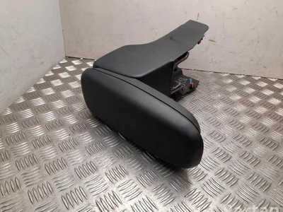 Toyota 58901-K0020 / 58901K0020 Yaris Cross XP210 2023 Accoudoir - Image 1