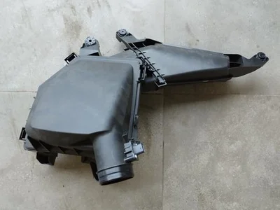Gebrauchtes Original BMW 1371 8 472 019, 1371 8 472 018 / 13718472019, 13718472018 1 (F70) 2025 Luftfilterkasten - Bild 1