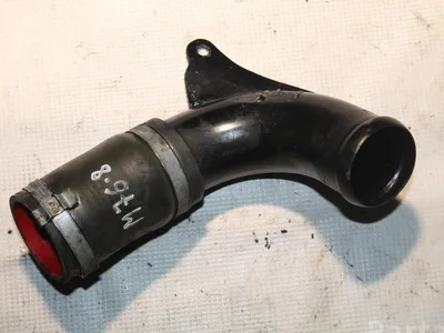 Volvo V60 2012 Tubería de radiador - Imagen 1