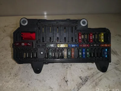 BMW 6113 6 900 583-01 / 6113690058301 7 (E65, E66, E67) 2003 Caja de fusibles - Imagen 1