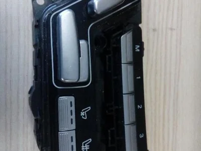 Mercedes-Benz A 221 870 22 79 / A2218702279 S-CLASS Coupe (C216) 2007 Bloc d'interrupteur de siège - Image 1