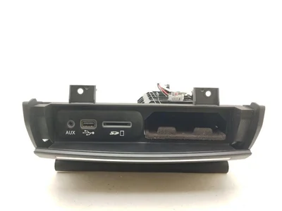 Maserati 670102009, 68332335AB GHIBLI (M157) 2017 Périphérique d'entrée AUX USB - Image 1