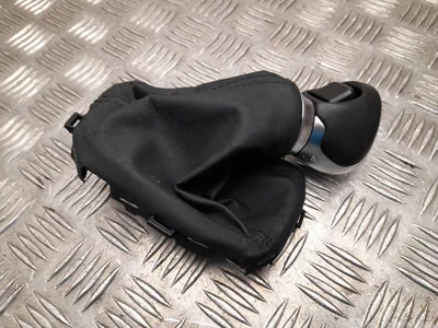 Toyota 58808-F4100 / 58808F4100 C-HR (_X1_) 2020 Couvercle de levier de vitesses - Image 1