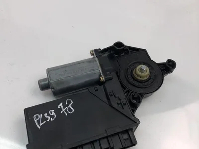 Audi 0130821766 A4 (8E2, B6) 2003 Moteur de lève-vitre - Image 1