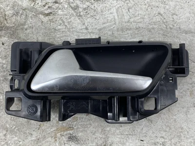 Opel 9817544777 Astra L Hatchback 2023 Poignet de porte - Image 1