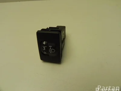 Toyota 8415202080 AURIS (_E18_) 2015 Réglage de la hauteur de l'interrupteur - Image 1