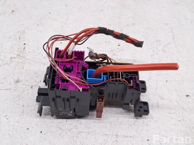 Mercedes-Benz A2059067200 C-CLASS (W205) 2015 Saugiklių dėžė - Paveiksliukas 1