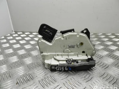 Volkswagen 5K1 837 016 / 5K1837016 GOLF VI (5K1) 2009 Serrure de porte Right Front - Image 1