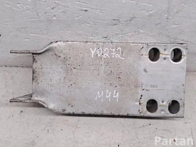 Mercedes-Benz A2056200495 C-CLASS (W205) 2015 Soporte del parachoques Right Front - Imagen 1