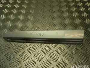 Mercedes-Benz A 209 690 25 62 / A2096902562 CLK (C209) 2003 Garniture /moulage