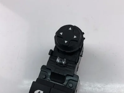 Peugeot 96751127ZD 208 2015 Bouton de lève-vitre Left Front - Image 1