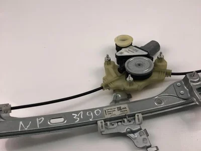 Toyota 6983002682 COROLLA (E210) Estate 2020 Moteur de lève-vitre Right Rear - Image 1