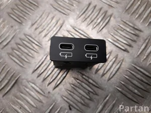 BMW 5A84181 IX 1 2023 Input device USB