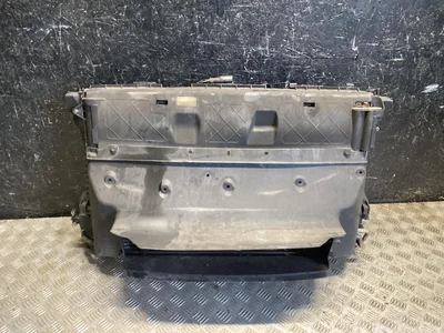 Porsche 97010613103, 97010606106, 97010603231 PANAMERA (970) 2011 Radiateur complect Refroidisseur d'air comprimé intermédiaire Ventilateur de radiateur Condenseur - Image 1