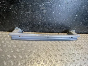 Toyota Yaris P210 2024 renforcement parachoques