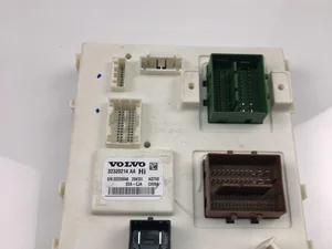 Volvo 32320214AA XC40 2023 Caja de fusibles