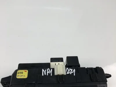 Volvo 30807016 V40 Estate (VW) 2003 Fuse Box - Image 1