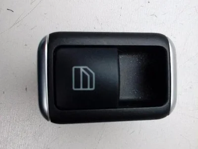 Mercedes-Benz A 204 905 82 02 / A2049058202 C-CLASS (W204) 2012 Bouton de lève-vitre - Image 1